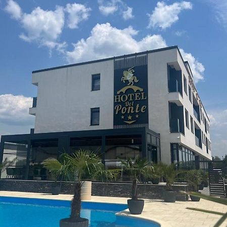 Hotel Del Ponte 特尔戈维什泰 外观 照片