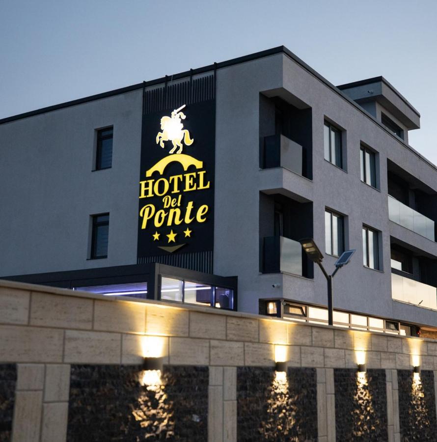 Hotel Del Ponte 特尔戈维什泰 外观 照片