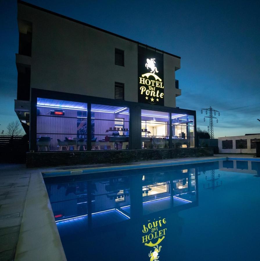 Hotel Del Ponte 特尔戈维什泰 外观 照片