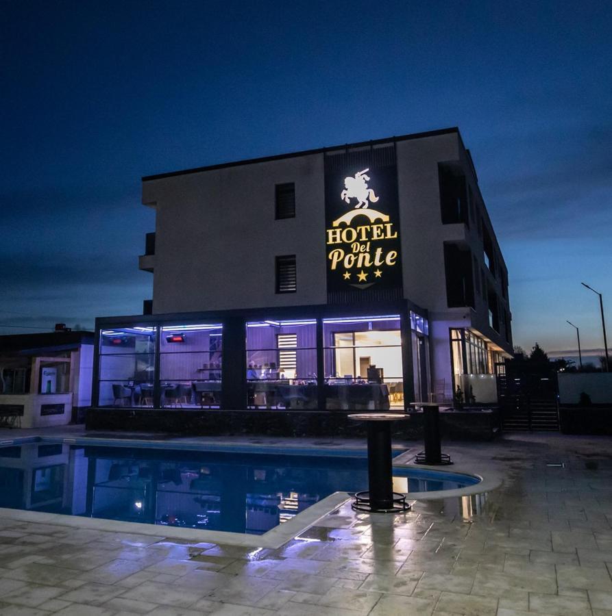 Hotel Del Ponte 特尔戈维什泰 外观 照片