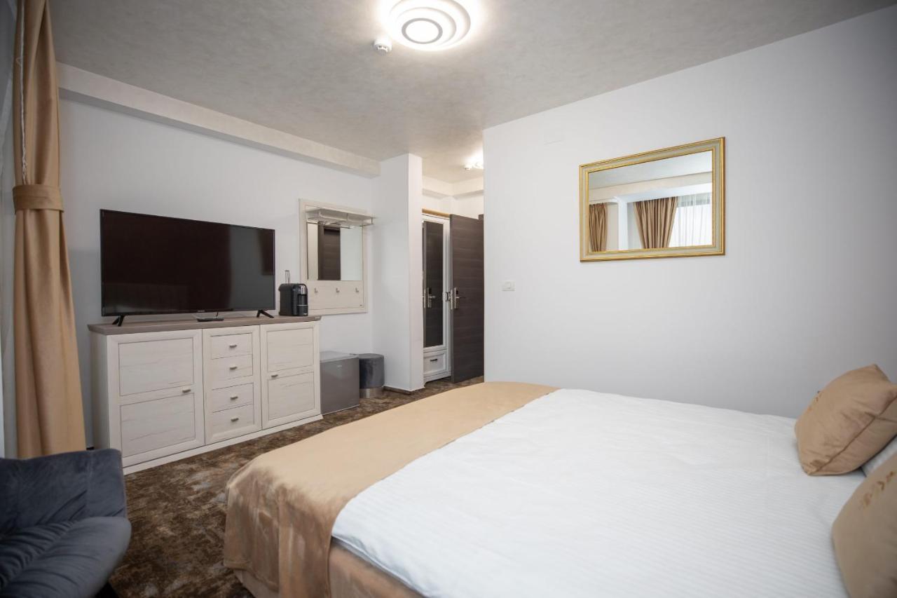 Hotel Del Ponte 特尔戈维什泰 外观 照片