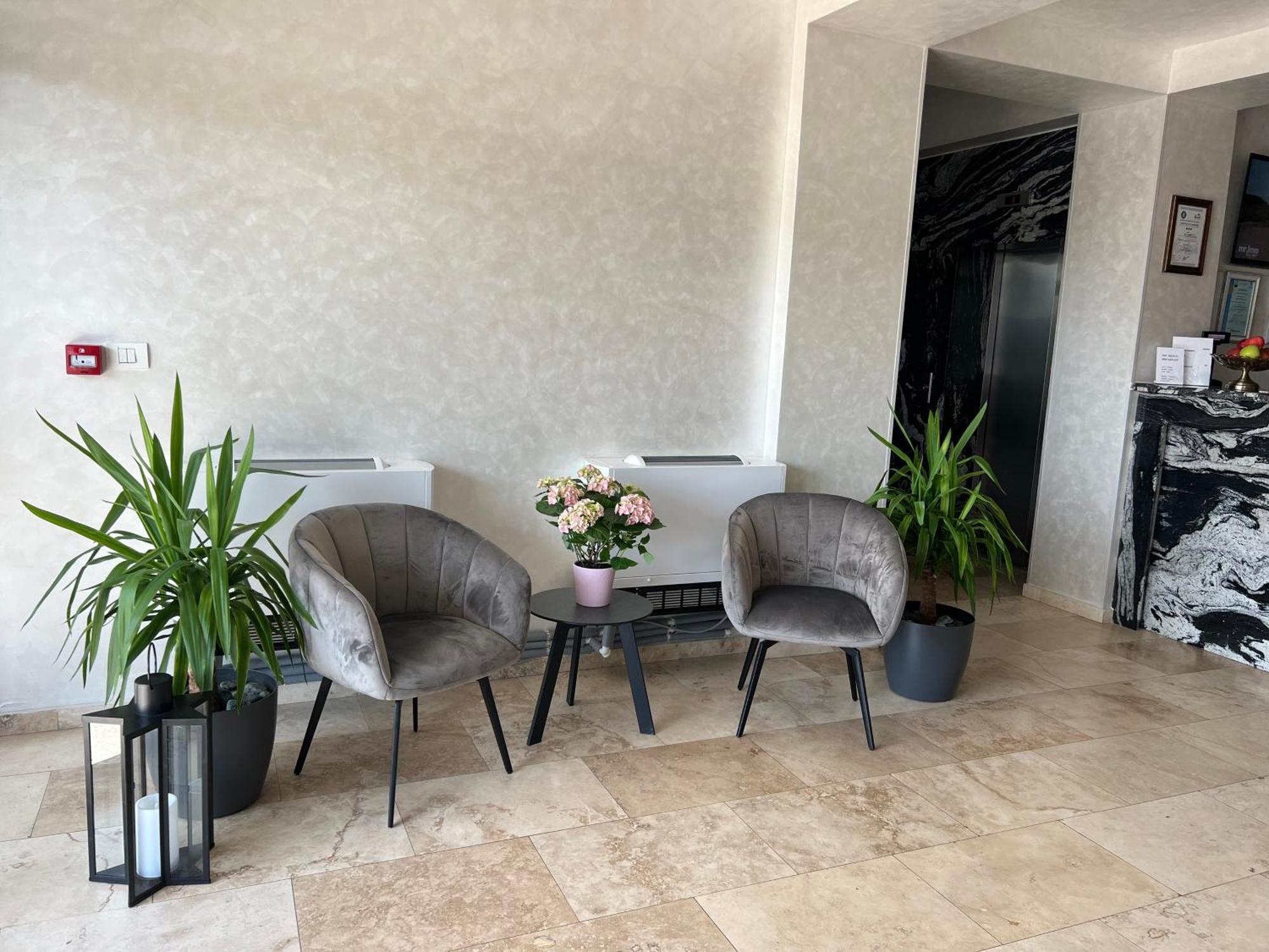 Hotel Del Ponte 特尔戈维什泰 外观 照片